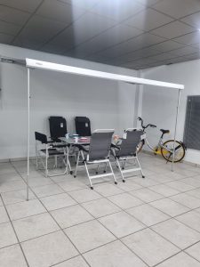 Mesa y 4 Sillas modelo confort gris