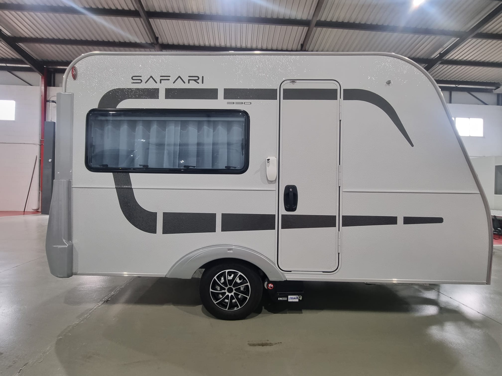 ACROSS 330 SAFARI DD
